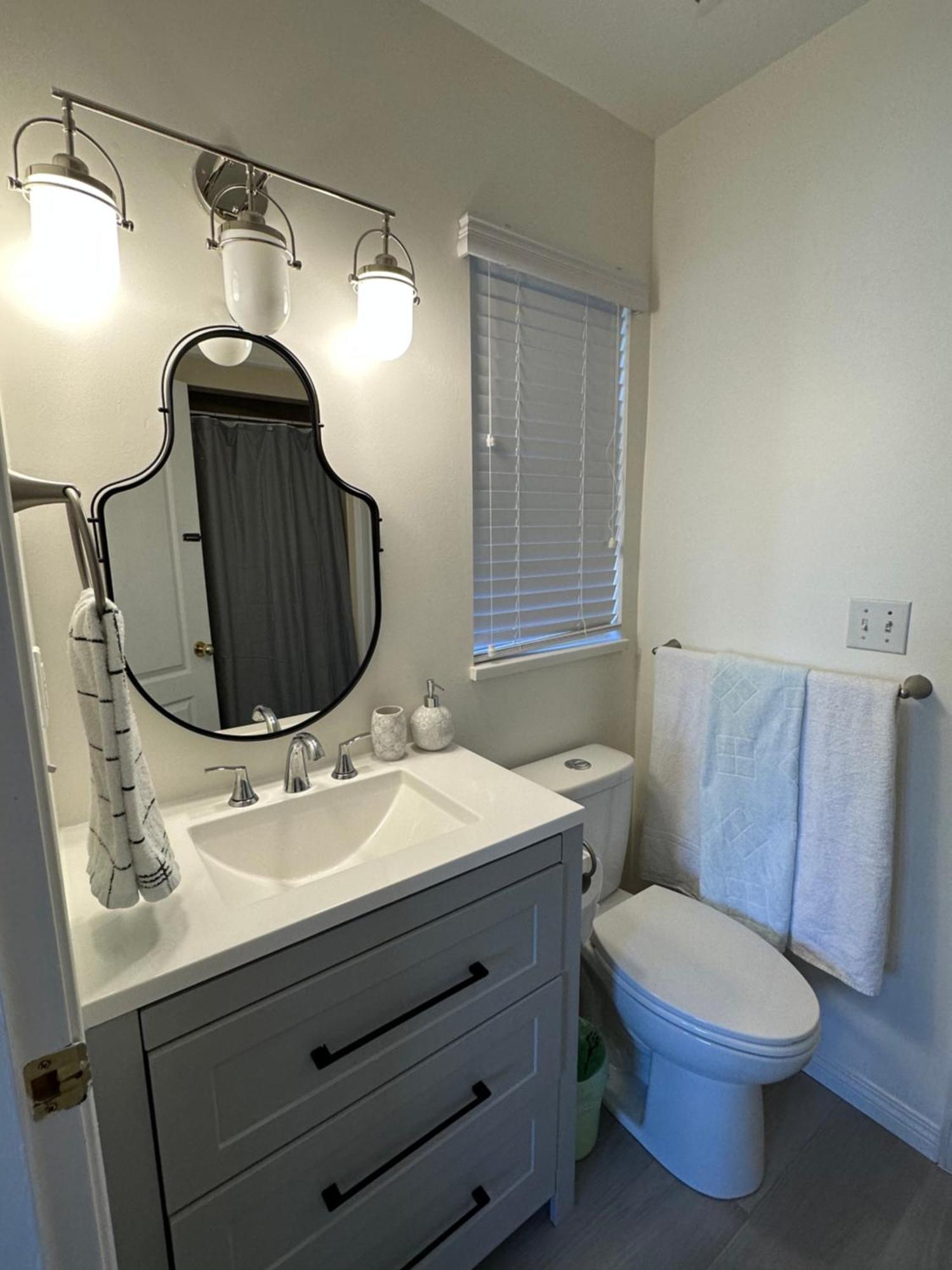 Beautiful Home In Burnaby Ngoại thất bức ảnh