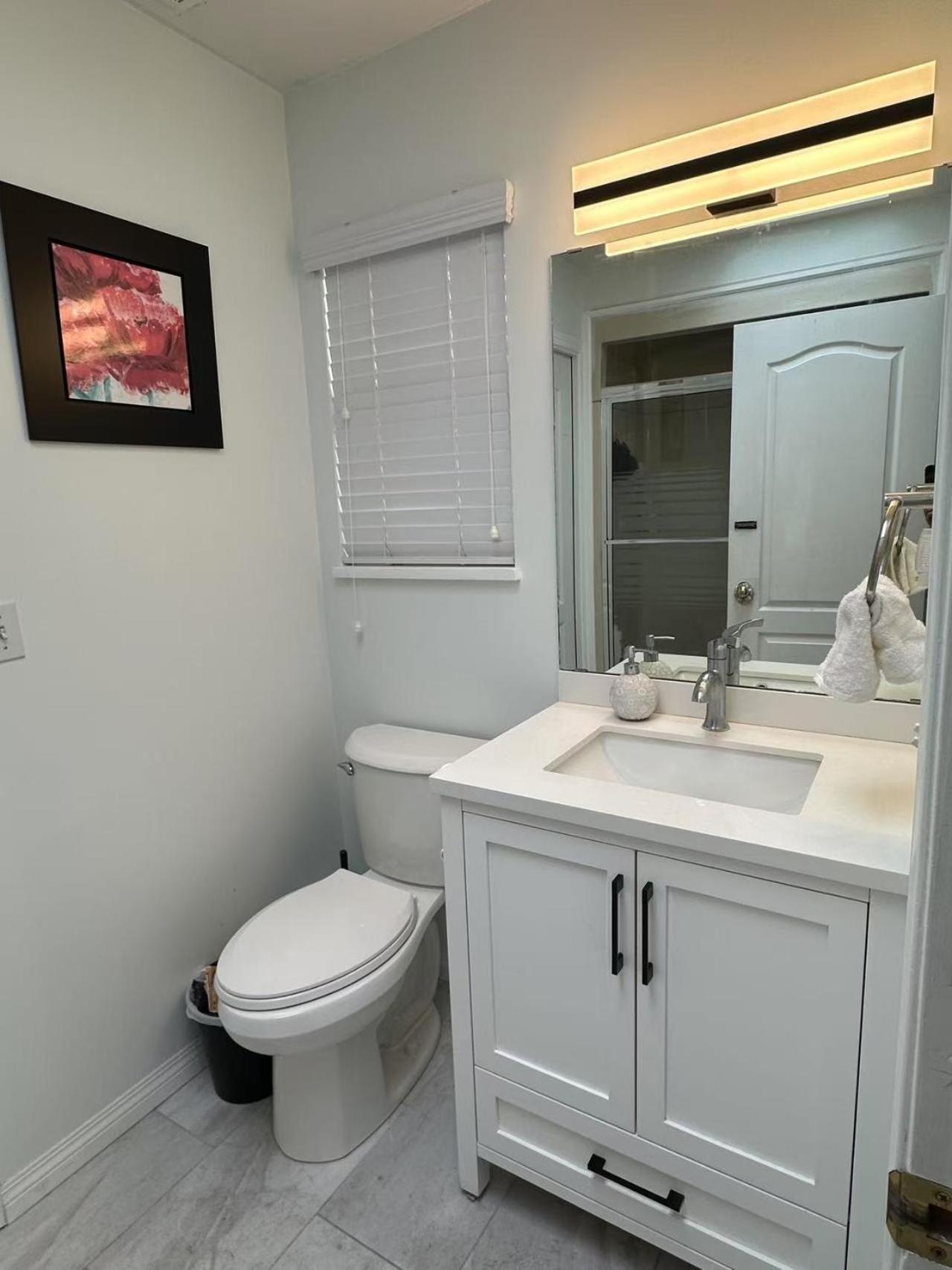 Beautiful Home In Burnaby Ngoại thất bức ảnh